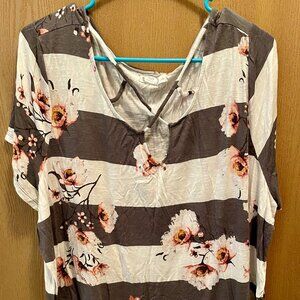 Maurices Short Sleeve top with criss cross front sz 2